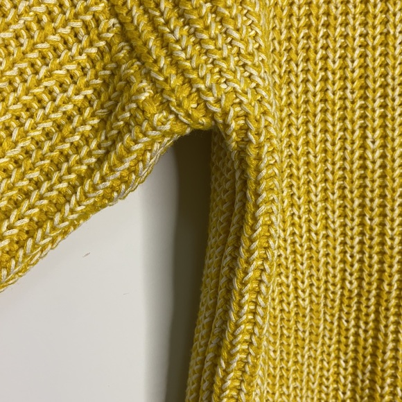 Yellow & White Crewneck Knit Sweater - Picture 5 of 13